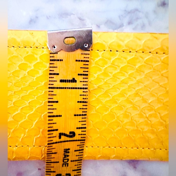 Carolina Herrera Wide Yellow Snake Belt Sz M
Authentic ?? main image 8
